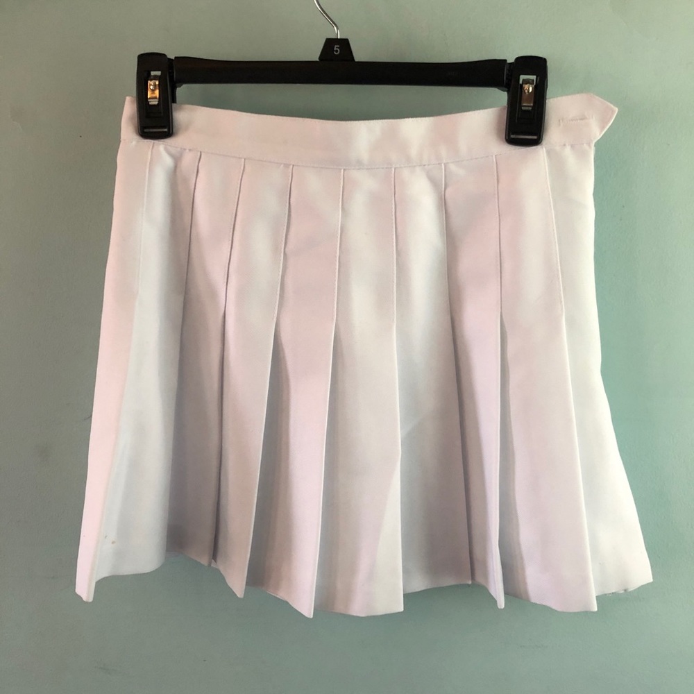 AMERICAN APPAREL white pleated skirt
